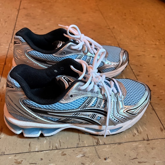 Kids Shoes - Picture 6 of 7